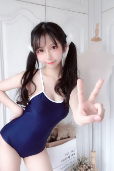 奶头一吃一个摸一个